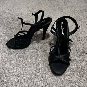 (SOLD) Pleaser Fabulicious Flair-420 T-strap Sandals